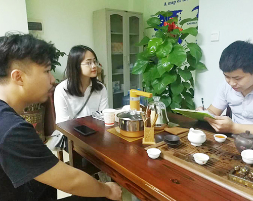 迦密山精英團隊服務客戶現(xiàn)場