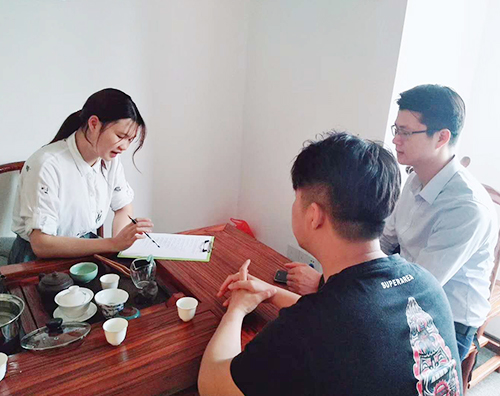 迦密山精英團隊服務客戶現(xiàn)場